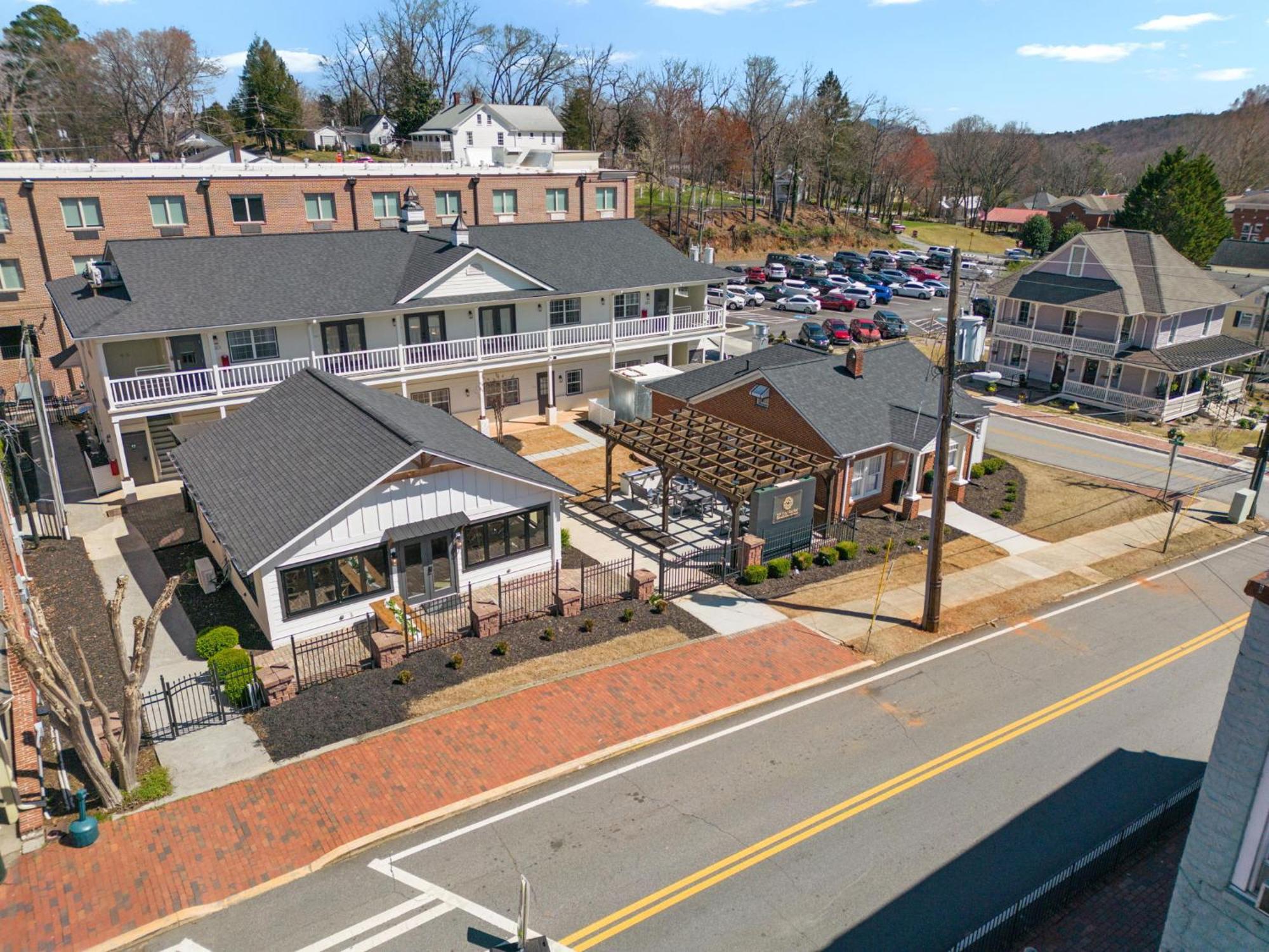 27 On Park Boutique Hotel & Venue Dahlonega Exterior foto